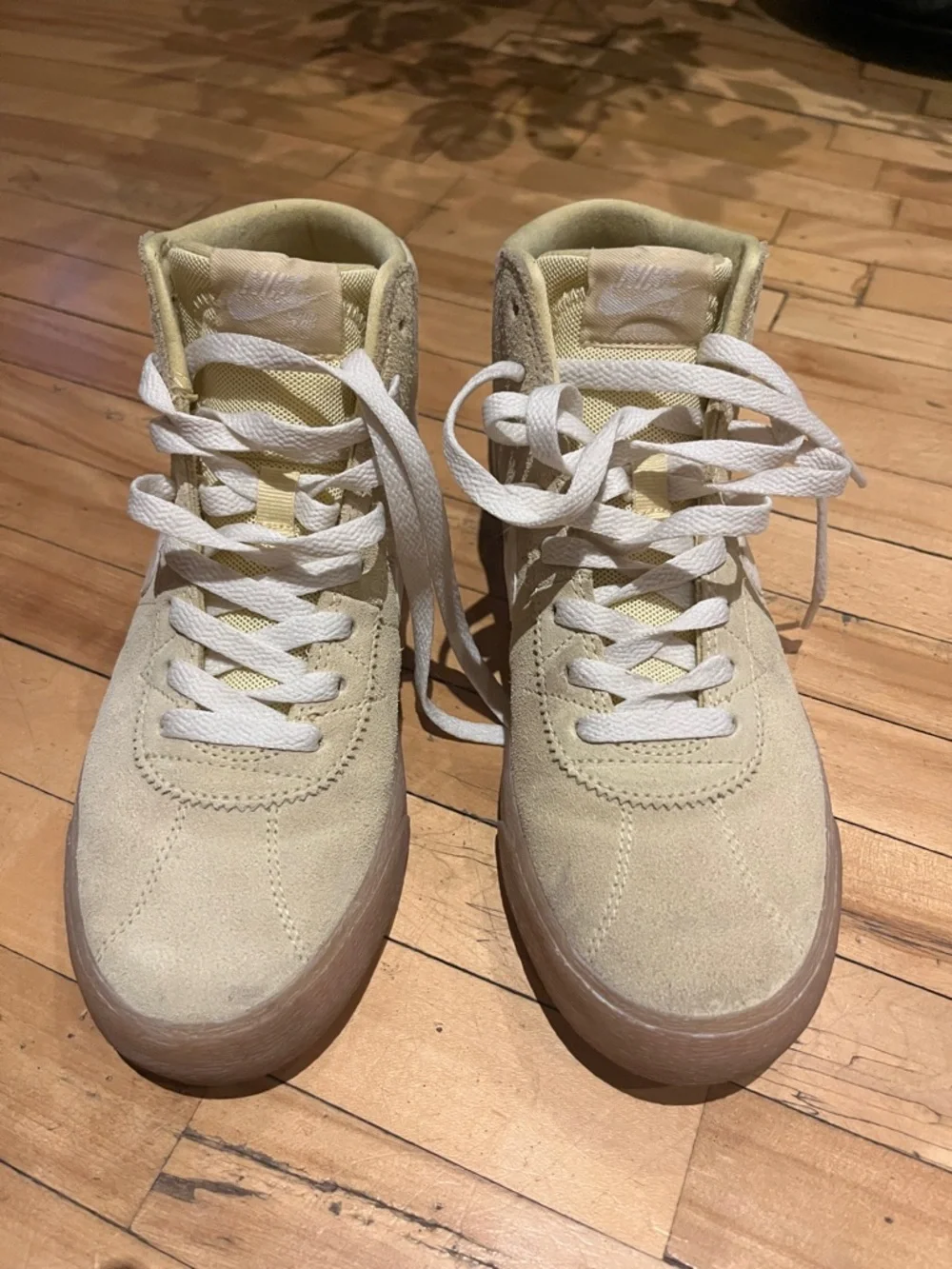 Nike Butter yellow high Top Sneakers with gum sole - Picture 2 of 4
